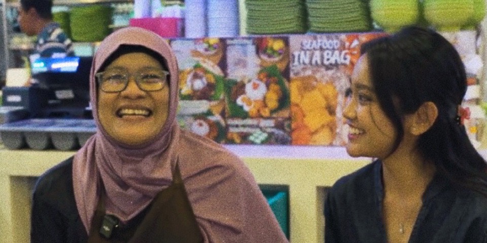 Nenek Recipe: the grandmother and her granddaughter at the stall